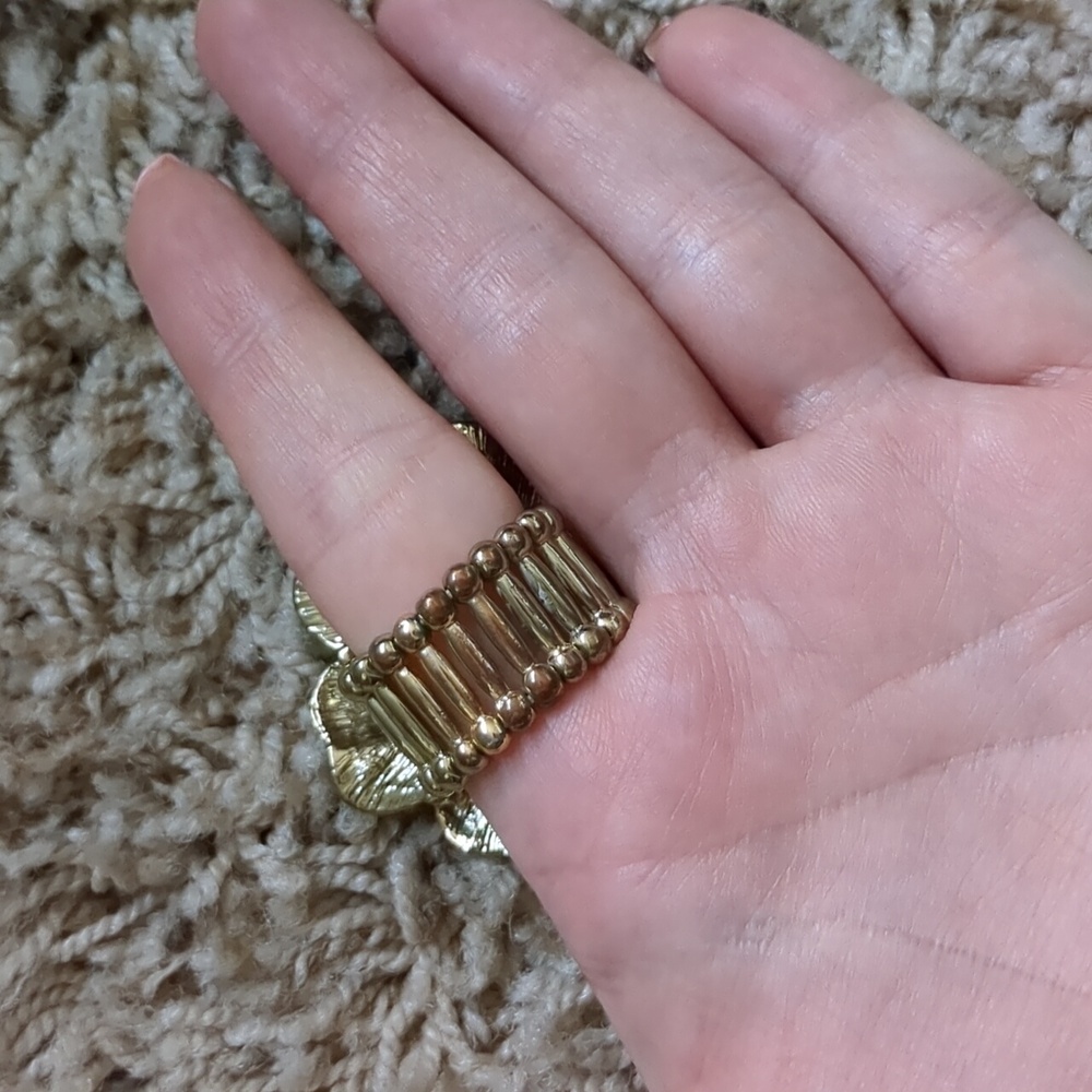 Beautiful Flower Ring! - Picture 3 of 5